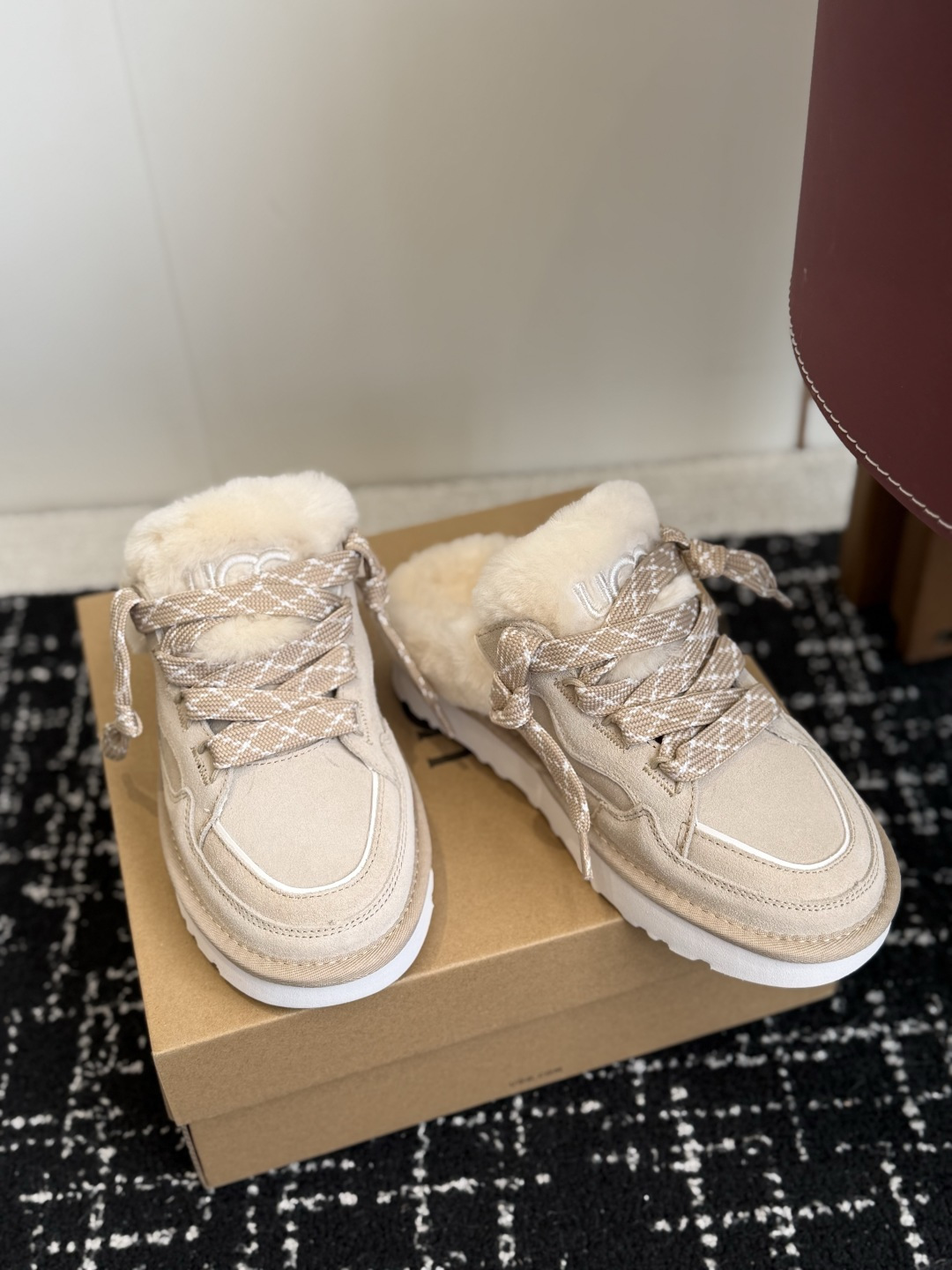 代购级 UGG Lowmel梅尔休闲穆勒鞋 秋冬新款懒人穆勒雪地鞋，时髦感和保暖感双双在线！ ▫️鞋面选用高丝光牛绒，质
