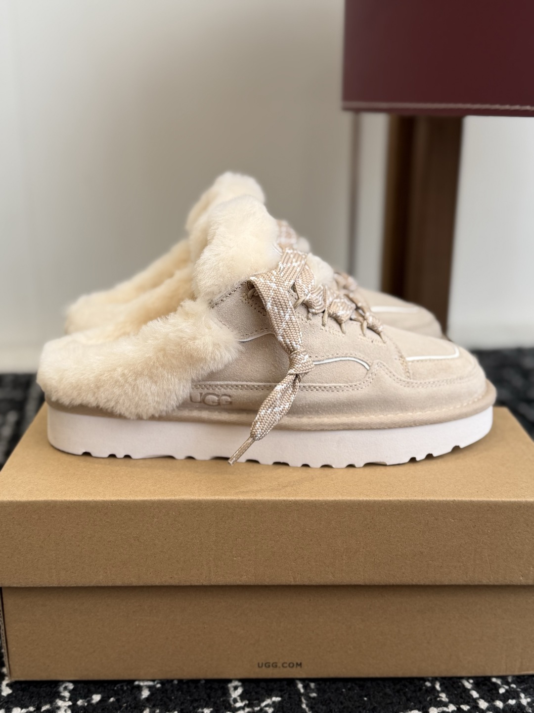 代购级 UGG Lowmel梅尔休闲穆勒鞋 秋冬新款懒人穆勒雪地鞋，时髦感和保暖感双双在线！ ▫️鞋面选用高丝光牛绒，质
