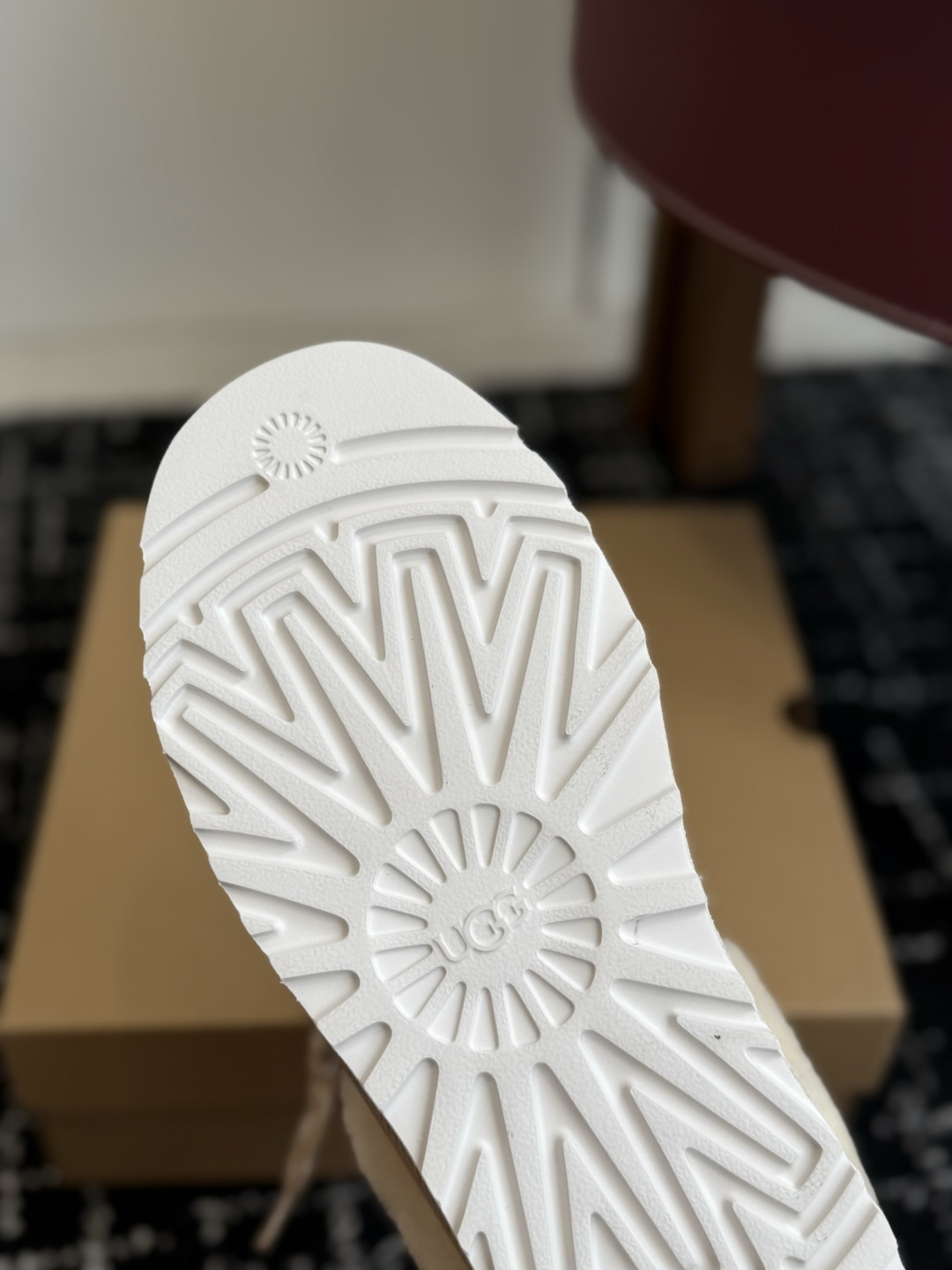 代购级 UGG Lowmel梅尔休闲穆勒鞋 秋冬新款懒人穆勒雪地鞋，时髦感和保暖感双双在线！ ▫️鞋面选用高丝光牛绒，质