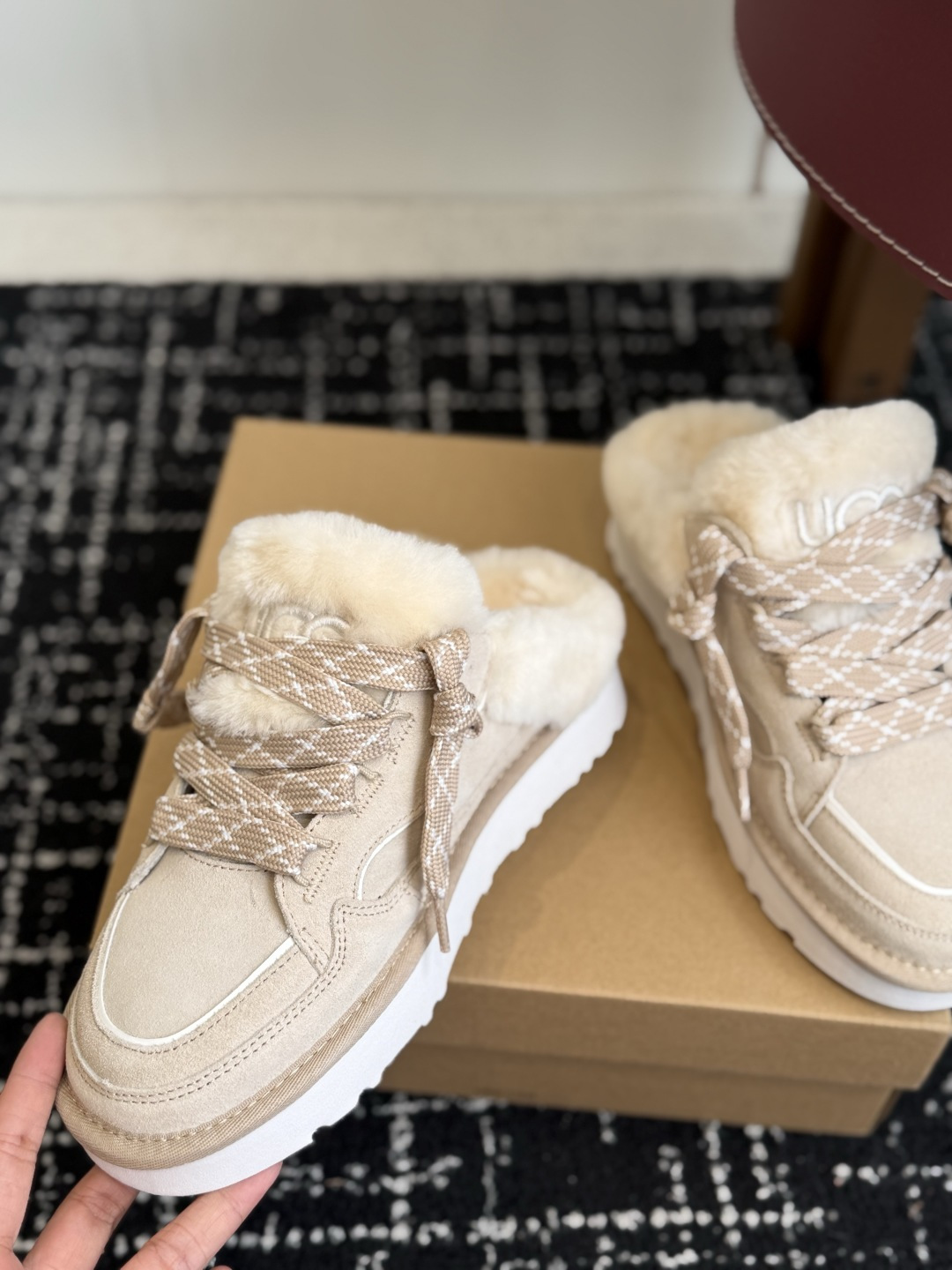 代购级 UGG Lowmel梅尔休闲穆勒鞋 秋冬新款懒人穆勒雪地鞋，时髦感和保暖感双双在线！ ▫️鞋面选用高丝光牛绒，质