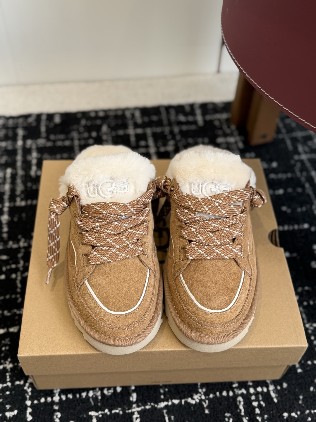 代购级 UGG Lowmel梅尔休闲穆勒鞋 秋冬新款懒人穆勒雪地鞋,时髦感和保暖感双双在线! ▫️鞋面选用高丝光牛绒,质 代购级 UGG Lowmel梅尔休闲穆勒鞋 秋冬新款懒人穆勒雪地鞋,时髦感和保暖感双双在线! ▫️鞋面选用高丝光牛绒,质
