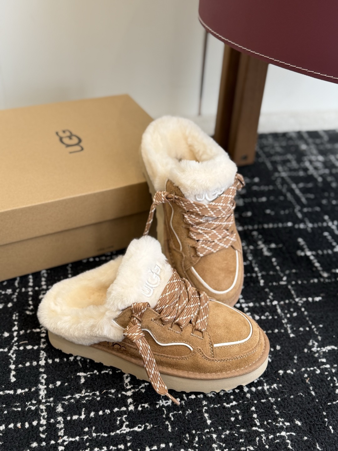 代购级 UGG Lowmel梅尔休闲穆勒鞋 秋冬新款懒人穆勒雪地鞋,时髦感和保暖感双双在线! ▫️鞋面选用高丝光牛绒,质 代购级 UGG Lowmel梅尔休闲穆勒鞋 秋冬新款懒人穆勒雪地鞋,时髦感和保暖感双双在线! ▫️鞋面选用高丝光牛绒,质
