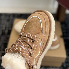 代购级 UGG Lowmel梅尔休闲穆勒鞋 秋冬新款懒人穆勒雪地鞋,时髦感和保暖感双双在线! ▫️鞋面选用高丝光牛绒,质 代购级 UGG Lowmel梅尔休闲穆勒鞋 秋冬新款懒人穆勒雪地鞋,时髦感和保暖感双双在线! ▫️鞋面选用高丝光牛绒,质