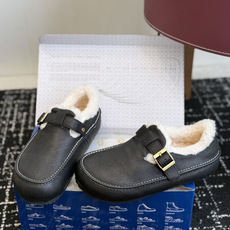 代购级 BIRKENSTOCK勃肯羊毛全包单鞋 小红书爆款断货款,原版开发,复古慵懒风直接拉满! ▫️面料:鞋面采用顶级 代购级 BIRKENSTOCK勃肯羊毛全包单鞋 小红书爆款断货款,原版开发,复古慵懒风直接拉满! ▫️面料:鞋面采用顶级