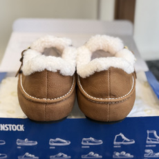 代购级 BIRKENSTOCK勃肯羊毛全包单鞋 小红书爆款断货款,原版开发,复古慵懒风直接拉满! ▫️面料:鞋面采用顶级 代购级 BIRKENSTOCK勃肯羊毛全包单鞋 小红书爆款断货款,原版开发,复古慵懒风直接拉满! ▫️面料:鞋面采用顶级