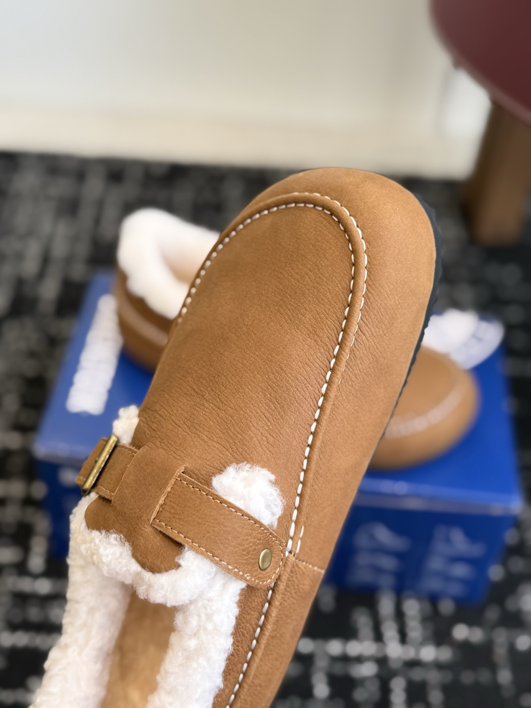 代购级 BIRKENSTOCK勃肯羊毛全包单鞋 小红书爆款断货款,原版开发,复古慵懒风直接拉满! ▫️面料:鞋面采用顶级 代购级 BIRKENSTOCK勃肯羊毛全包单鞋 小红书爆款断货款,原版开发,复古慵懒风直接拉满! ▫️面料:鞋面采用顶级