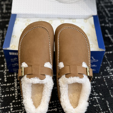 代购级 BIRKENSTOCK勃肯羊毛全包单鞋 小红书爆款断货款,原版开发,复古慵懒风直接拉满! ▫️面料:鞋面采用顶级 代购级 BIRKENSTOCK勃肯羊毛全包单鞋 小红书爆款断货款,原版开发,复古慵懒风直接拉满! ▫️面料:鞋面采用顶级