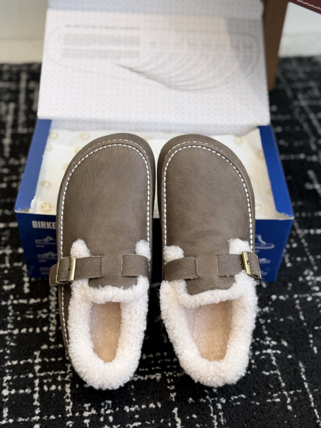 代购级 BIRKENSTOCK勃肯羊毛全包单鞋 小红书爆款断货款，原版开发，复古慵懒风直接拉满！ ▫️面料：鞋面采用顶级