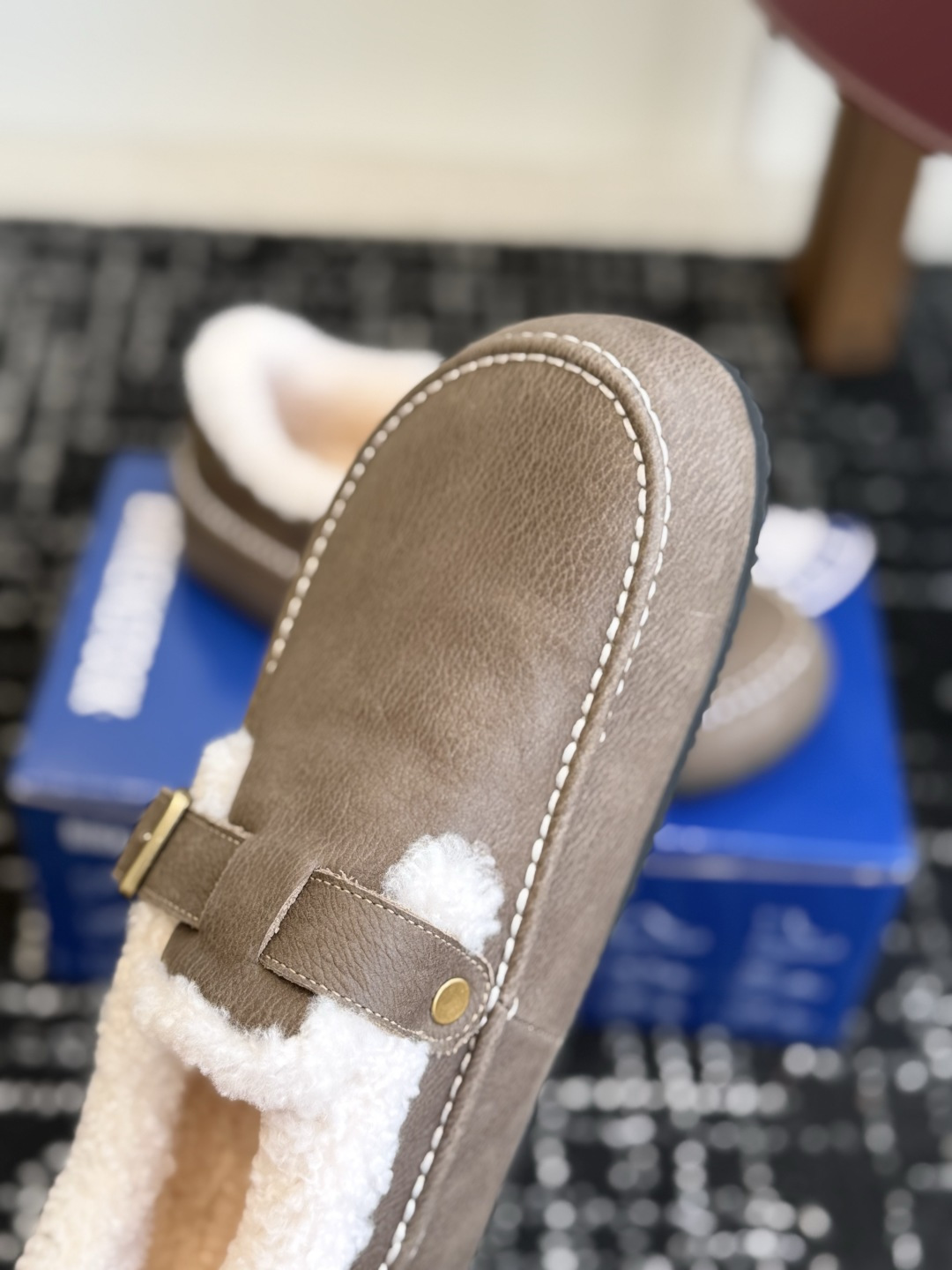 代购级 BIRKENSTOCK勃肯羊毛全包单鞋 小红书爆款断货款，原版开发，复古慵懒风直接拉满！ ▫️面料：鞋面采用顶级