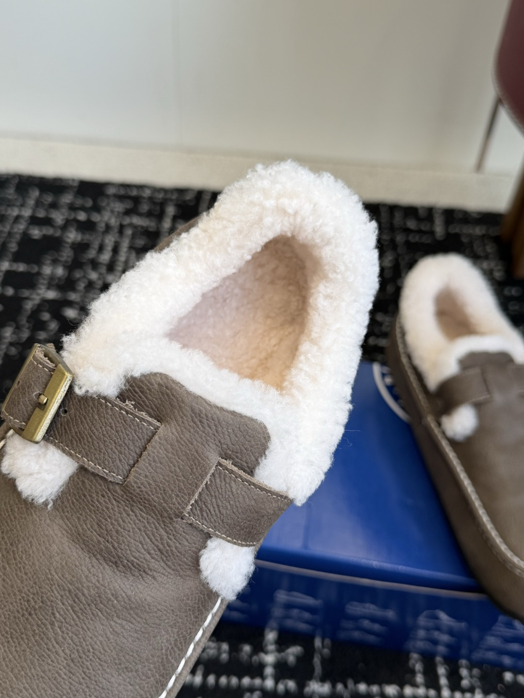 代购级 BIRKENSTOCK勃肯羊毛全包单鞋 小红书爆款断货款，原版开发，复古慵懒风直接拉满！ ▫️面料：鞋面采用顶级