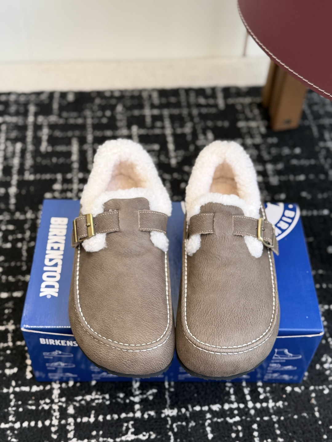 代购级 BIRKENSTOCK勃肯羊毛全包单鞋 小红书爆款断货款，原版开发，复古慵懒风直接拉满！ ▫️面料：鞋面采用顶级