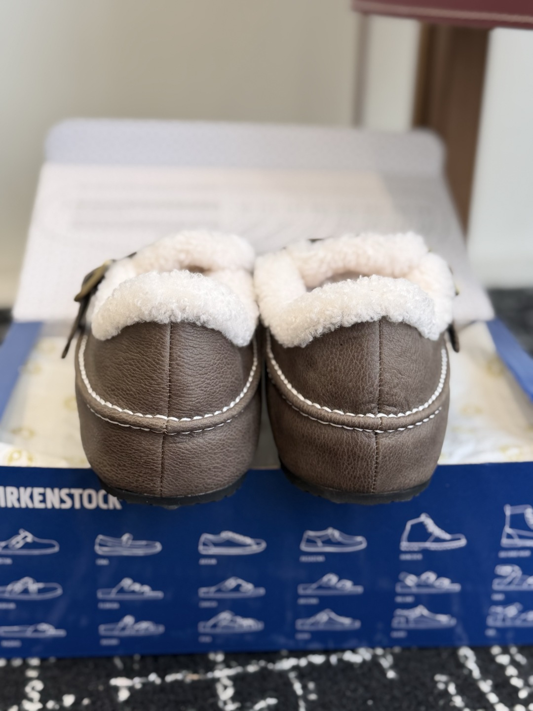 代购级 BIRKENSTOCK勃肯羊毛全包单鞋 小红书爆款断货款，原版开发，复古慵懒风直接拉满！ ▫️面料：鞋面采用顶级