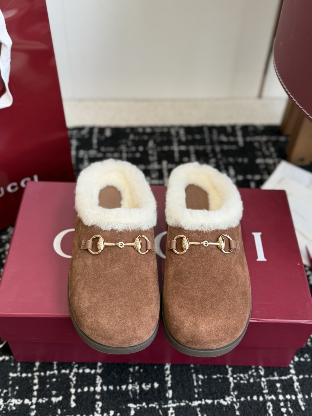 东莞代购级 Gucci GG穆勒羊毛拖鞋｜秋冬氛围感单品 经典马衔扣元素，重新诠释品牌复古格调，上脚慵懒又显贵！ ▫️面