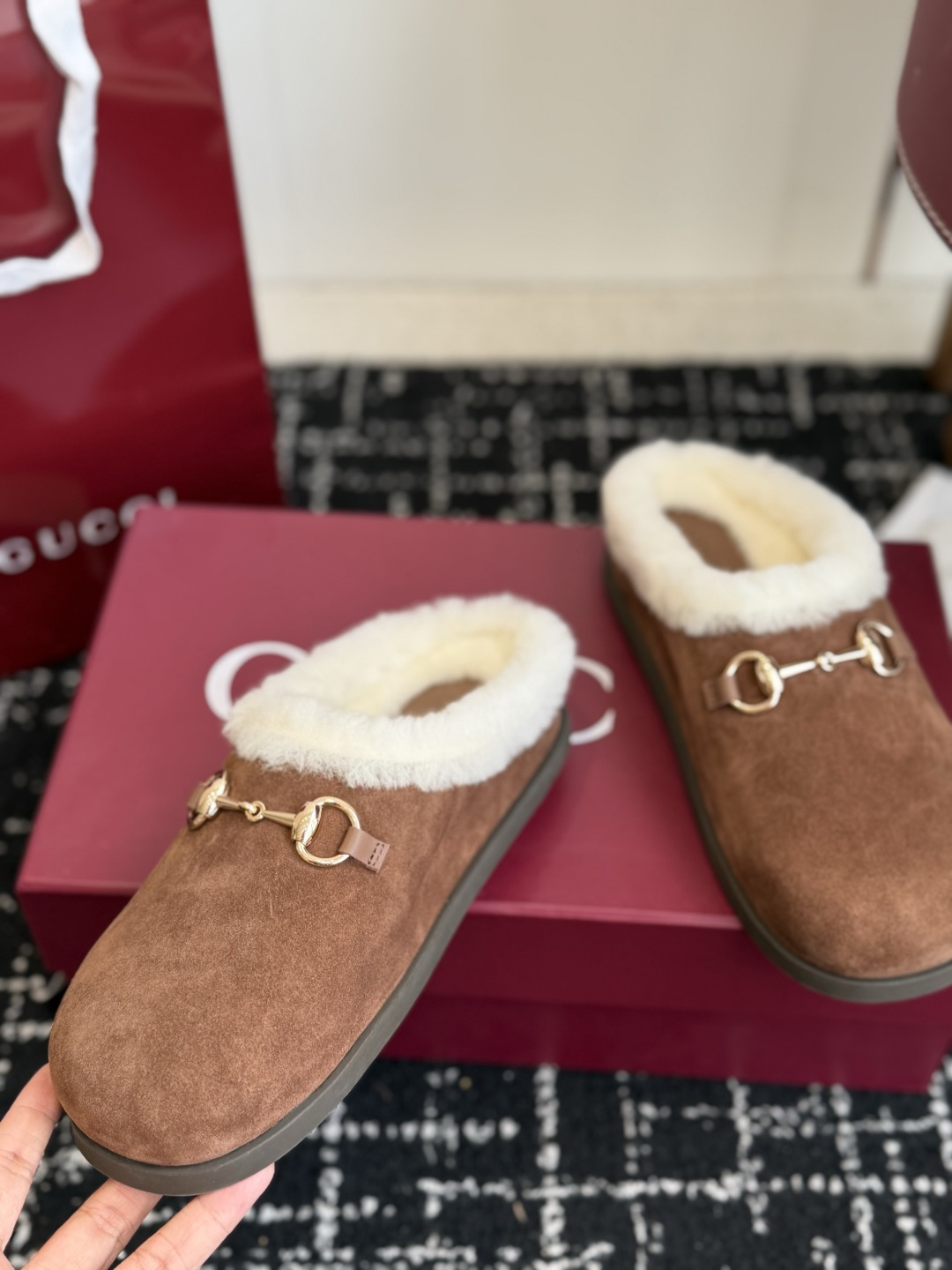 东莞代购级 Gucci GG穆勒羊毛拖鞋｜秋冬氛围感单品 经典马衔扣元素，重新诠释品牌复古格调，上脚慵懒又显贵！ ▫️面