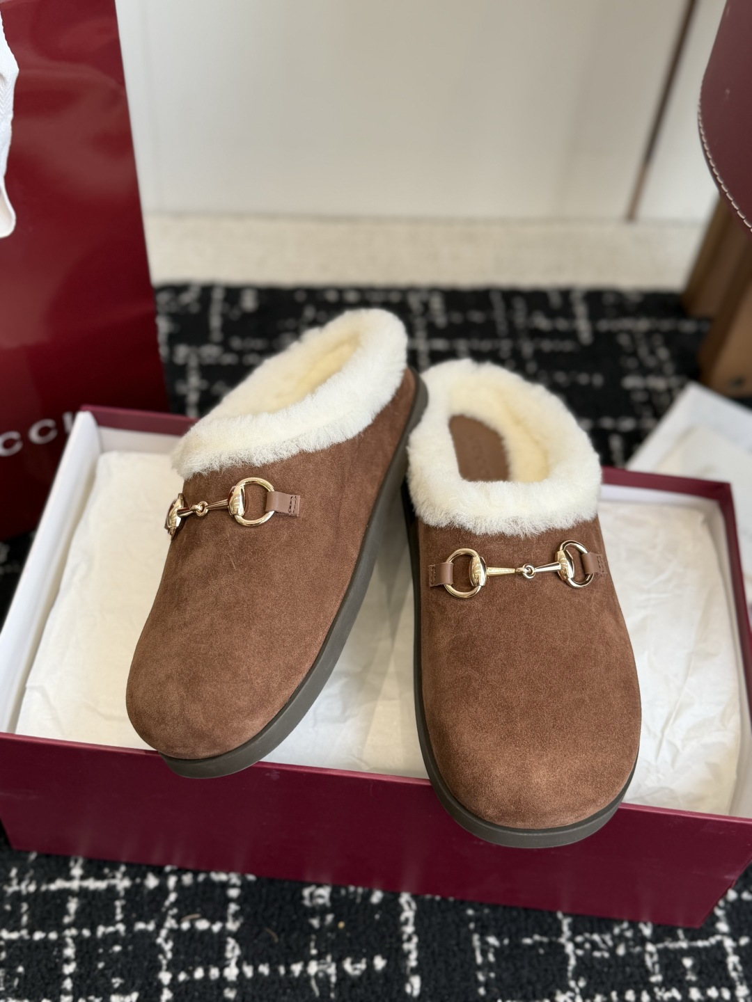 东莞代购级 Gucci GG穆勒羊毛拖鞋｜秋冬氛围感单品 经典马衔扣元素，重新诠释品牌复古格调，上脚慵懒又显贵！ ▫️面