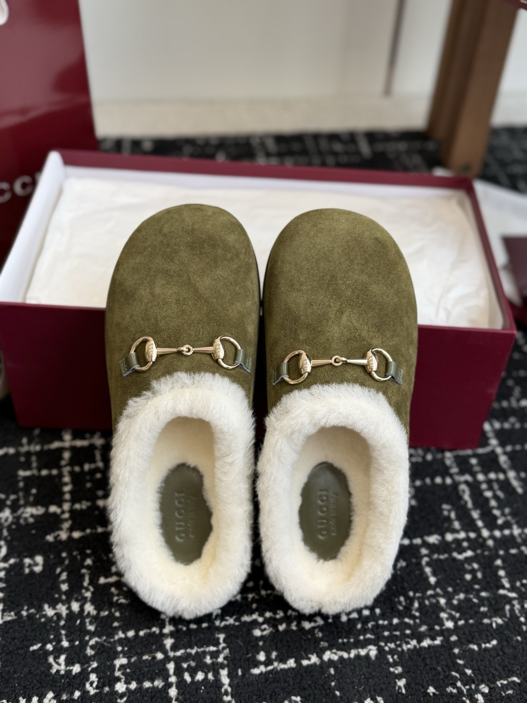 东莞代购级 Gucci GG穆勒羊毛拖鞋|秋冬氛围感单品 经典马衔扣元素,重新诠释品牌复古格调,上脚慵懒又显贵! ▫️面 东莞代购级 Gucci GG穆勒羊毛拖鞋|秋冬氛围感单品 经典马衔扣元素,重新诠释品牌复古格调,上脚慵懒又显贵! ▫️面