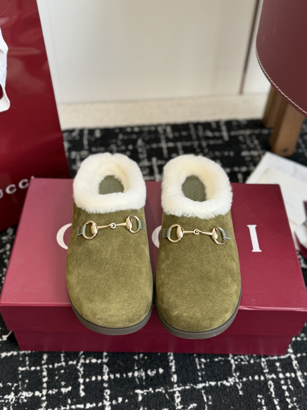 东莞代购级 Gucci GG穆勒羊毛拖鞋｜秋冬氛围感单品 经典马衔扣元素，重新诠释品牌复古格调，上脚慵懒又显贵！ ▫️面