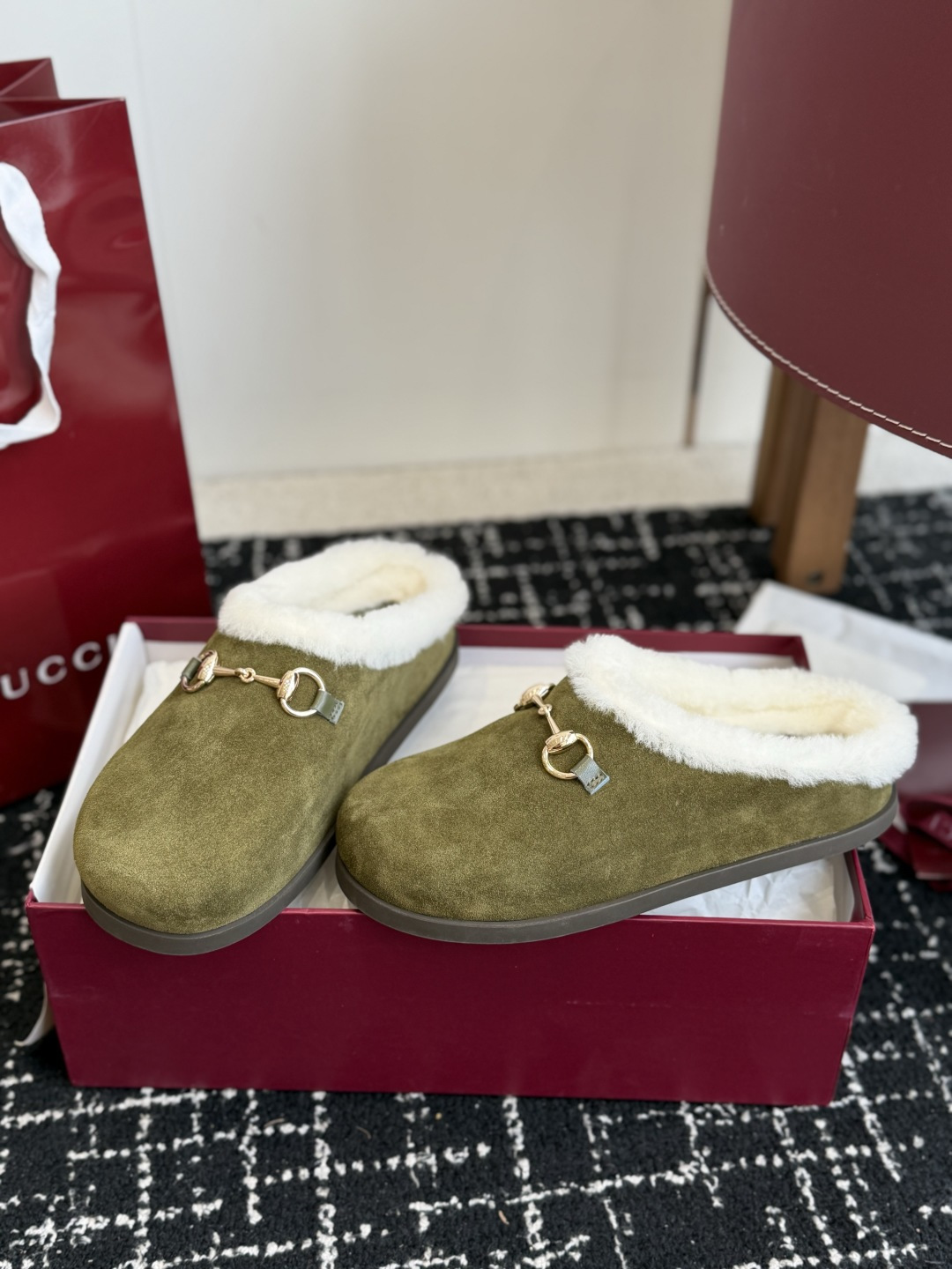 东莞代购级 Gucci GG穆勒羊毛拖鞋|秋冬氛围感单品 经典马衔扣元素,重新诠释品牌复古格调,上脚慵懒又显贵! ▫️面 东莞代购级 Gucci GG穆勒羊毛拖鞋|秋冬氛围感单品 经典马衔扣元素,重新诠释品牌复古格调,上脚慵懒又显贵! ▫️面