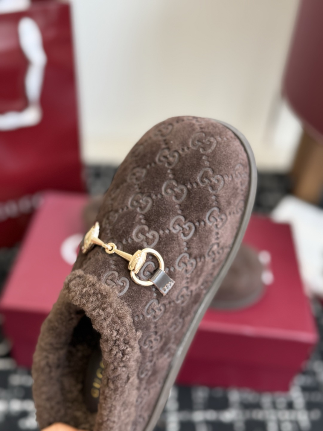 东莞代购级Gucci GG穆勒羊毛拖鞋|秋冬氛围感单品 经典马衔扣元素,重新诠释品牌复古格调,上脚慵懒又显贵! ▫️面料 东莞代购级Gucci GG穆勒羊毛拖鞋|秋冬氛围感单品 经典马衔扣元素,重新诠释品牌复古格调,上脚慵懒又显贵! ▫️面料