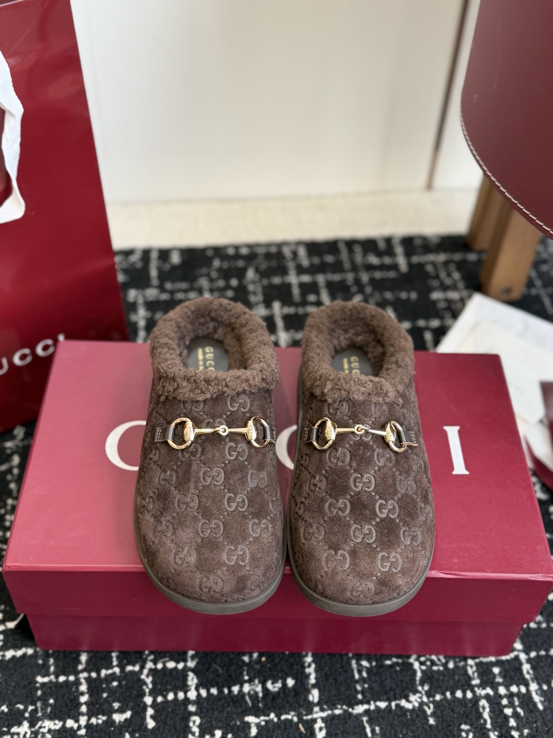 东莞代购级Gucci GG穆勒羊毛拖鞋｜秋冬氛围感单品 经典马衔扣元素，重新诠释品牌复古格调，上脚慵懒又显贵！ ▫️面料