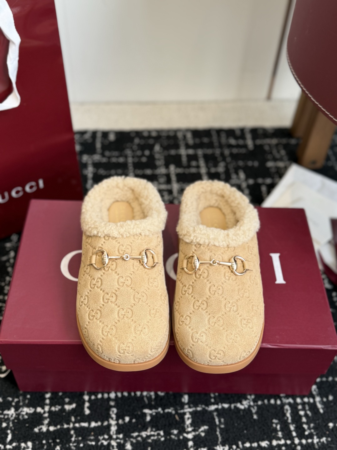 东莞代购级Gucci GG穆勒羊毛拖鞋｜秋冬氛围感单品 经典马衔扣元素，重新诠释品牌复古格调，上脚慵懒又显贵！ ▫️面料