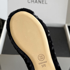 代购级 CHANEL香奈儿波点毛毛平底鞋 秋冬软萌毛毛单鞋,温柔又显贵,氛围感直接拉满🍂 ▫️面料:高密度仿羊羔毛面料, 代购级 CHANEL香奈儿波点毛毛平底鞋 秋冬软萌毛毛单鞋,温柔又显贵,氛围感直接拉满🍂 ▫️面料:高密度仿羊羔毛面料,