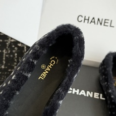 代购级 CHANEL香奈儿波点毛毛平底鞋 秋冬软萌毛毛单鞋,温柔又显贵,氛围感直接拉满🍂 ▫️面料:高密度仿羊羔毛面料, 代购级 CHANEL香奈儿波点毛毛平底鞋 秋冬软萌毛毛单鞋,温柔又显贵,氛围感直接拉满🍂 ▫️面料:高密度仿羊羔毛面料,