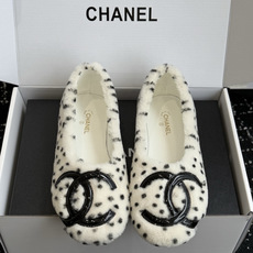 代购级 CHANEL香奈儿波点毛毛平底鞋 秋冬软萌毛毛单鞋,温柔又显贵,氛围感直接拉满🍂 ▫️面料:高密度仿羊羔毛面料, 代购级 CHANEL香奈儿波点毛毛平底鞋 秋冬软萌毛毛单鞋,温柔又显贵,氛围感直接拉满🍂 ▫️面料:高密度仿羊羔毛面料,