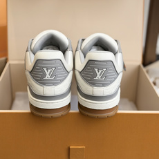 东莞代购级 LOUIS VUITTON Trainer lv休闲鞋皮革 圆头系带 字母签名 低帮 板鞋 鸳鸯 男女同款 东莞代购级 LOUIS VUITTON Trainer lv休闲鞋皮革 圆头系带 字母签名 低帮 板鞋 鸳鸯 男女同款