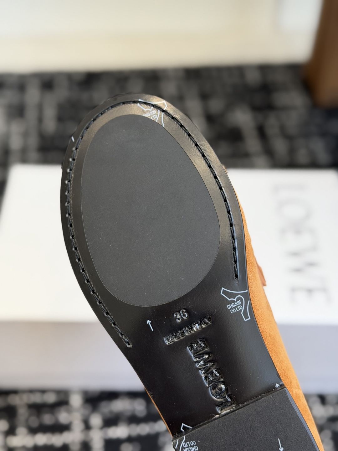 代购级 LOEWE罗意威乐福鞋| 经典Anagram浮雕logo乐福,自带松弛高级感,通勤、日常、穿搭出片都很适配✨ ▫ 代购级 LOEWE罗意威乐福鞋| 经典Anagram浮雕logo乐福,自带松弛高级感,通勤、日常、穿搭出片都很适配✨ ▫