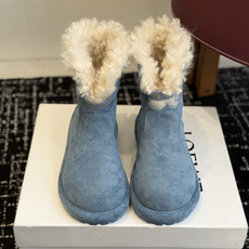 代购级 品牌:LOEWE罗意威 卷毛边厚底雪地靴 ▫️面料:高丝光牛反绒,绒面细腻有质感,质感柔和耐看 ▫️内里:加厚卷 代购级 品牌:LOEWE罗意威 卷毛边厚底雪地靴 ▫️面料:高丝光牛反绒,绒面细腻有质感,质感柔和耐看 ▫️内里:加厚卷