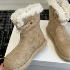 代购级 品牌:LOEWE罗意威 卷毛边厚底雪地靴 ▫️面料:高丝光牛反绒,绒面细腻有质感,质感柔和耐看 ▫️内里:加厚卷 代购级 品牌:LOEWE罗意威 卷毛边厚底雪地靴 ▫️面料:高丝光牛反绒,绒面细腻有质感,质感柔和耐看 ▫️内里:加厚卷