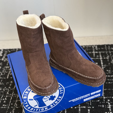 代购级 品牌:Birkenstock勃肯 羊毛中筒雪地靴 ▫️面料:高丝光牛反绒,绒感细腻柔和,质感高级耐穿 ▫️内里: 代购级 品牌:Birkenstock勃肯 羊毛中筒雪地靴 ▫️面料:高丝光牛反绒,绒感细腻柔和,质感高级耐穿 ▫️内里: