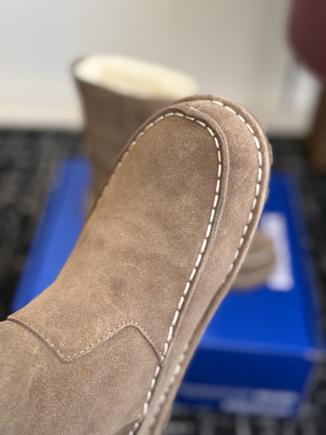 代购级 品牌：Birkenstock勃肯 羊毛中筒雪地靴 ▫️面料：高丝光牛反绒，绒感细腻柔和，质感高级耐穿 ▫️内里：