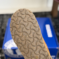 代购级 品牌:Birkenstock勃肯 羊毛中筒雪地靴 ▫️面料:高丝光牛反绒,绒感细腻柔和,质感高级耐穿 ▫️内里: 代购级 品牌:Birkenstock勃肯 羊毛中筒雪地靴 ▫️面料:高丝光牛反绒,绒感细腻柔和,质感高级耐穿 ▫️内里: