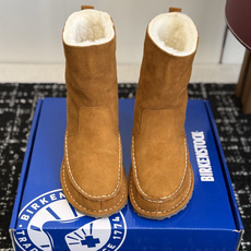 代购级 品牌:Birkenstock勃肯 羊毛中筒雪地靴 ▫️面料:高丝光牛反绒,绒感细腻柔和,质感高级耐穿 ▫️内里: 代购级 品牌:Birkenstock勃肯 羊毛中筒雪地靴 ▫️面料:高丝光牛反绒,绒感细腻柔和,质感高级耐穿 ▫️内里: