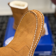 代购级 品牌:Birkenstock勃肯 羊毛中筒雪地靴 ▫️面料:高丝光牛反绒,绒感细腻柔和,质感高级耐穿 ▫️内里: 代购级 品牌:Birkenstock勃肯 羊毛中筒雪地靴 ▫️面料:高丝光牛反绒,绒感细腻柔和,质感高级耐穿 ▫️内里: