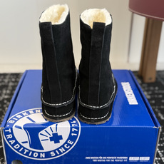 代购级 品牌:Birkenstock勃肯 羊毛中筒雪地靴 ▫️面料:高丝光牛反绒,绒感细腻柔和,质感高级耐穿 ▫️内里: 代购级 品牌:Birkenstock勃肯 羊毛中筒雪地靴 ▫️面料:高丝光牛反绒,绒感细腻柔和,质感高级耐穿 ▫️内里: