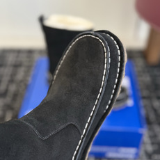 代购级 品牌:Birkenstock勃肯 羊毛中筒雪地靴 ▫️面料:高丝光牛反绒,绒感细腻柔和,质感高级耐穿 ▫️内里: 代购级 品牌:Birkenstock勃肯 羊毛中筒雪地靴 ▫️面料:高丝光牛反绒,绒感细腻柔和,质感高级耐穿 ▫️内里: