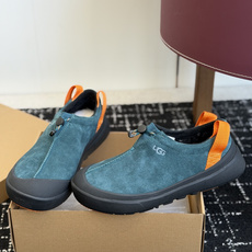 代购级 品牌:UGG户外懒人羊毛鞋 ▫️面料:牛京面料,质感细腻耐磨,抗造好打理 ▫️内里:羊毛内里,保暖锁温,秋冬上脚 代购级 品牌:UGG户外懒人羊毛鞋 ▫️面料:牛京面料,质感细腻耐磨,抗造好打理 ▫️内里:羊毛内里,保暖锁温,秋冬上脚