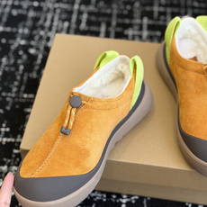 代购级 品牌:UGG户外懒人羊毛鞋 ▫️面料:牛京面料,质感细腻耐磨,抗造好打理 ▫️内里:羊毛内里,保暖锁温,秋冬上脚 代购级 品牌:UGG户外懒人羊毛鞋 ▫️面料:牛京面料,质感细腻耐磨,抗造好打理 ▫️内里:羊毛内里,保暖锁温,秋冬上脚