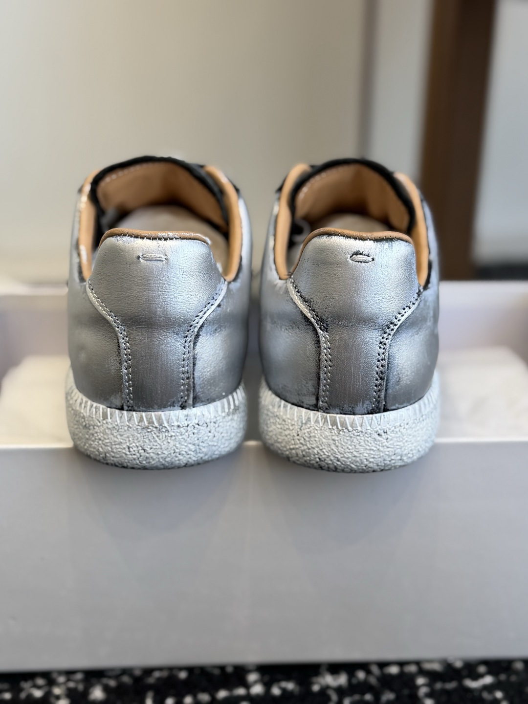 代购级（48-49码+20） 品牌：马吉拉 涂鸦德训休闲鞋 ▫️面料：光面牛皮拼接反绒麂皮，手绘涂鸦工艺，个性艺术感 ▫