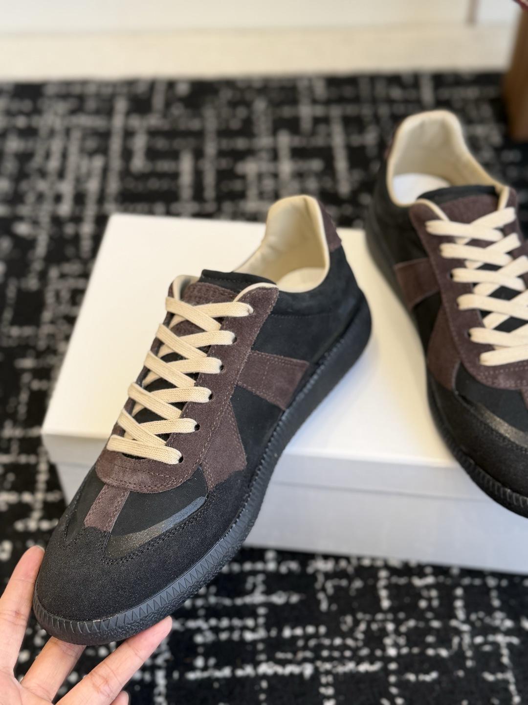代购级（48-49码+20） 品牌：马吉拉 涂鸦德训休闲鞋 ▫️面料：光面牛皮拼接反绒麂皮，手绘涂鸦工艺，个性艺术感 ▫