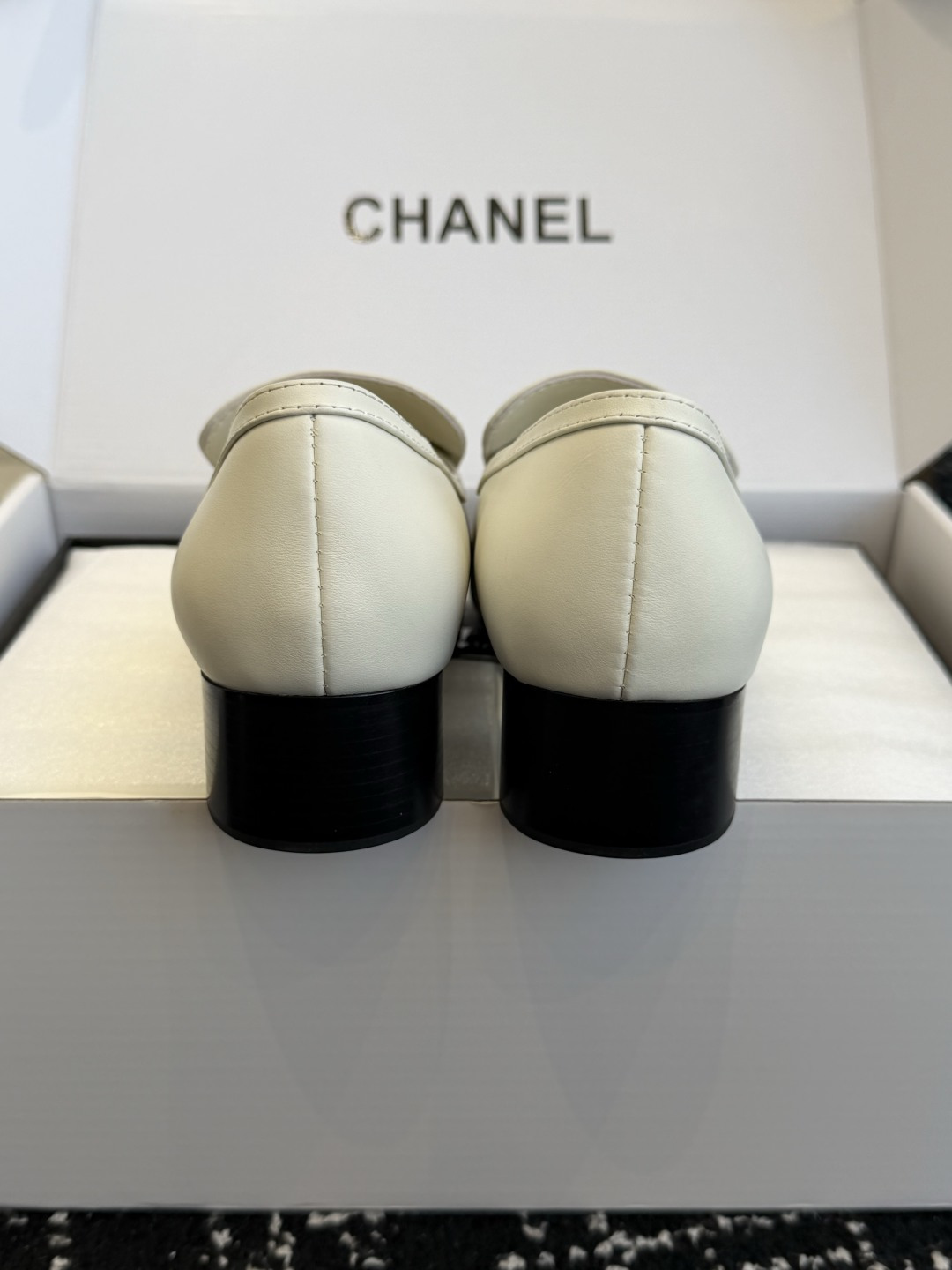 代购级 品牌：CHANEL香奈儿 方头乐福单鞋 ▫️面料：头层亮面牛皮，皮面光泽细腻，质感高级 ▫️内里：羊皮内里，柔软