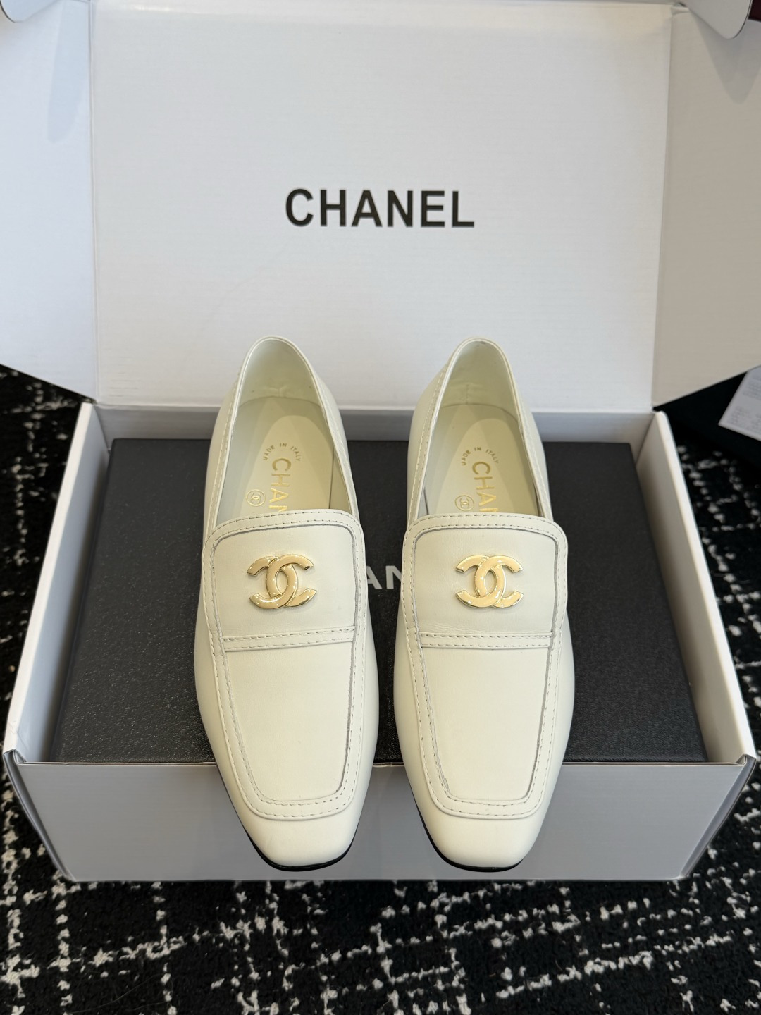 代购级 品牌：CHANEL香奈儿 方头乐福单鞋 ▫️面料：头层亮面牛皮，皮面光泽细腻，质感高级 ▫️内里：羊皮内里，柔软