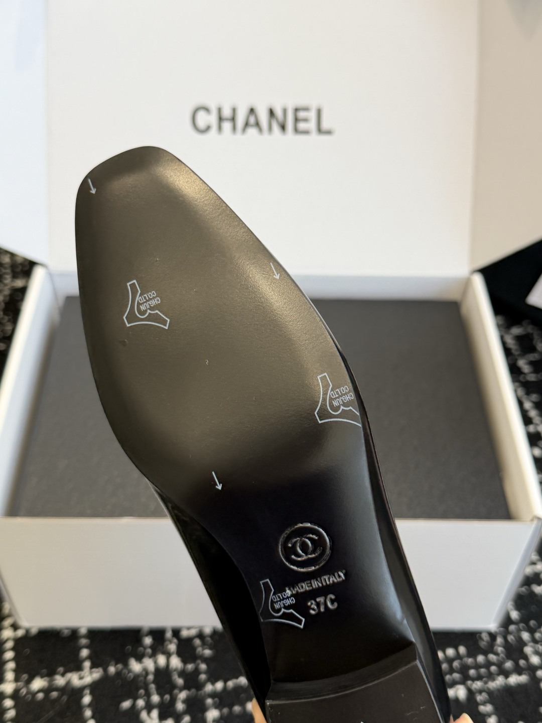 代购级 品牌：CHANEL香奈儿 方头乐福单鞋 ▫️面料：头层亮面牛皮，皮面光泽细腻，质感高级 ▫️内里：羊皮内里，柔软