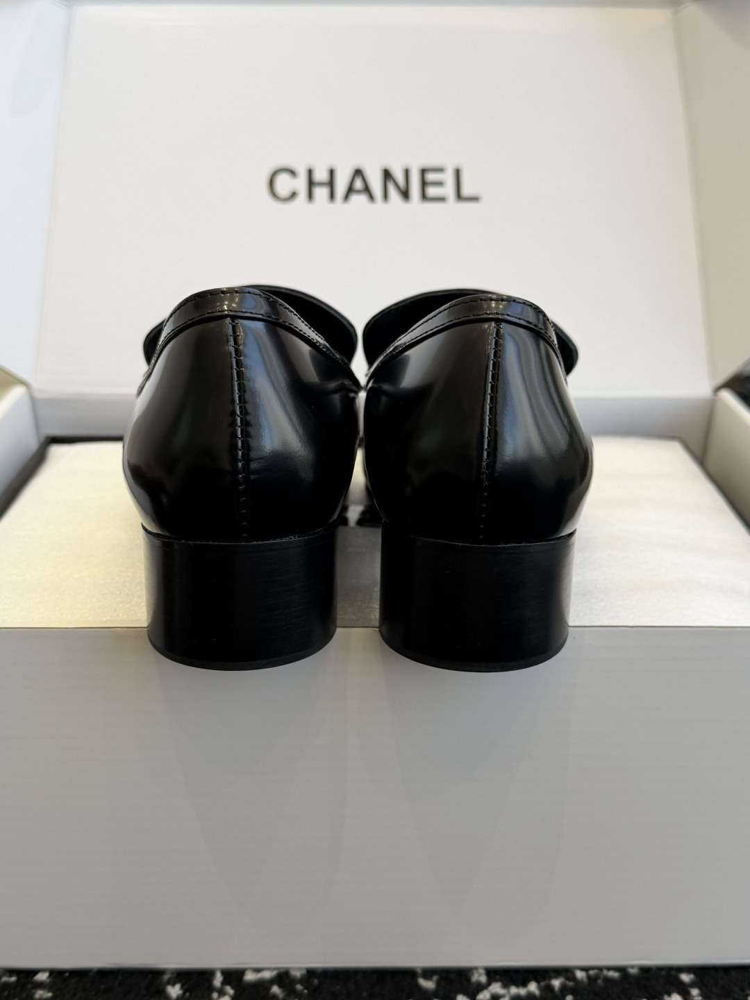 代购级 品牌：CHANEL香奈儿 方头乐福单鞋 ▫️面料：头层亮面牛皮，皮面光泽细腻，质感高级 ▫️内里：羊皮内里，柔软