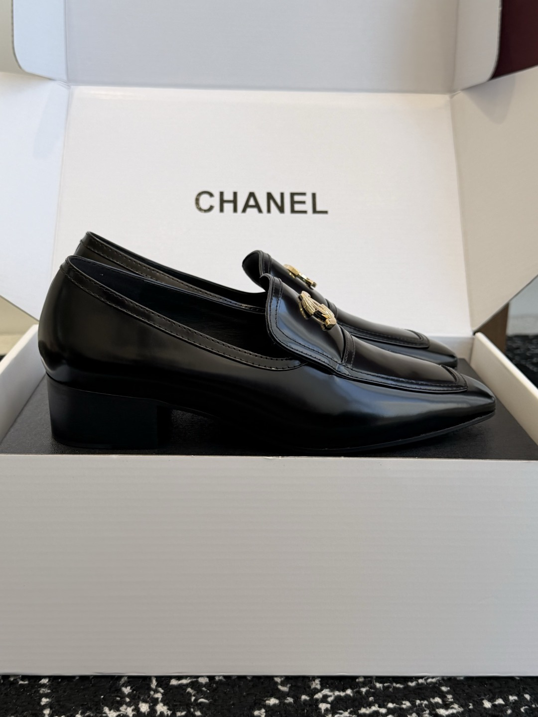 代购级 品牌：CHANEL香奈儿 方头乐福单鞋 ▫️面料：头层亮面牛皮，皮面光泽细腻，质感高级 ▫️内里：羊皮内里，柔软