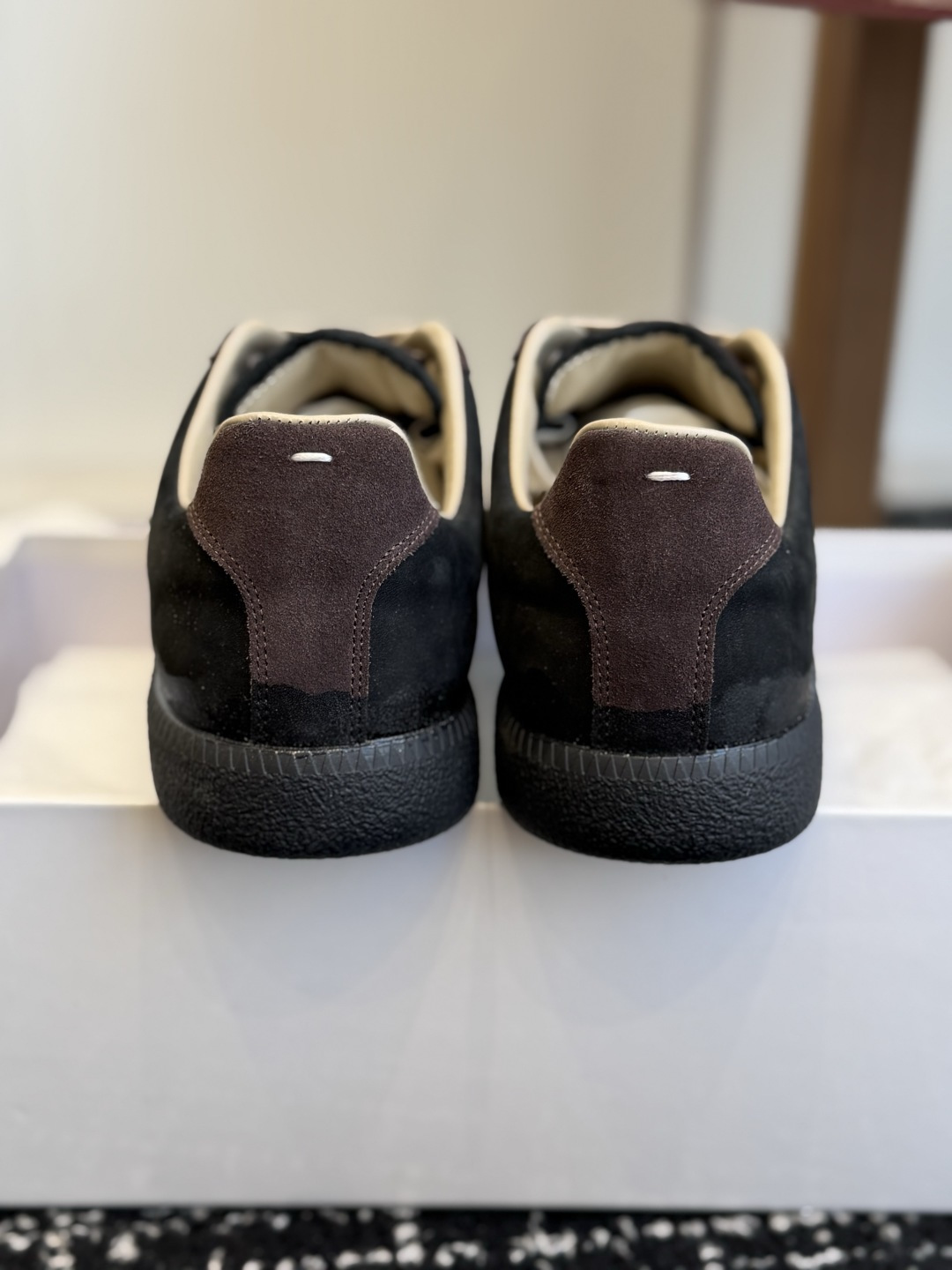代购级（48-49码+20） 品牌：马吉拉 涂鸦德训休闲鞋 ▫️面料：光面牛皮拼接反绒麂皮，手绘涂鸦工艺，个性艺术感 ▫