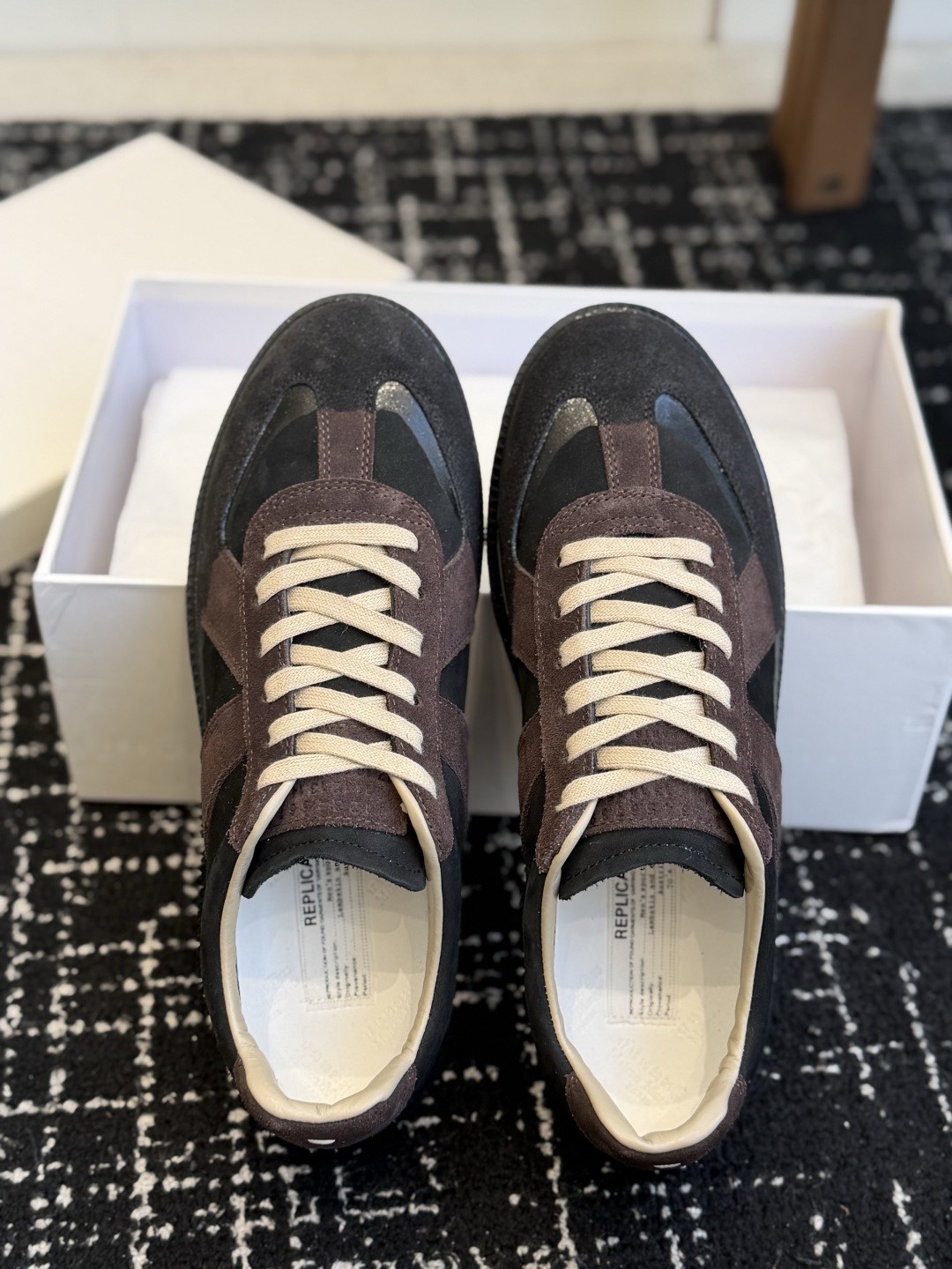 代购级（48-49码+20） 品牌：马吉拉 涂鸦德训休闲鞋 ▫️面料：光面牛皮拼接反绒麂皮，手绘涂鸦工艺，个性艺术感 ▫